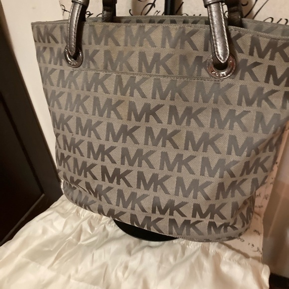 Michael Kors signature shoulder bag tote with dust bag MK LOGO SHOULDERBAG GREY - Picture 3 of 9